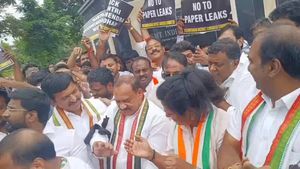 కాంగ్రెస్, బీజేపీ పోటా పోటీ నిరసనలు- ఉద్రిక్తత..!!