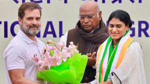 షర్మిలపై నిర్ణయం మార్చుకున్న హైకమాండ్..!?