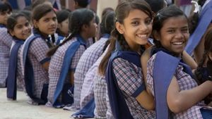 ఏపీలో విద్యార్థులకు మరో శుభవార్త.. మీకోసం ప్రత్యేక సిక్ రూమ్‌లు.. ఫ్రీ వైద్యసేవలు!