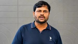 మహిళా ఎస్సైతో అనుచిత ప్రవర్తన.. పరారీలో ఉన్న వైసీపీ ఇన్ఛార్జ్‌ అరెస్ట్!