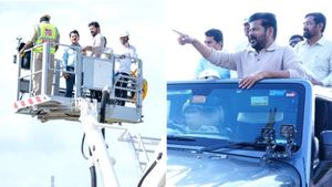 హైదరాబాద్ లో మరో భారీ బ్రిడ్జి: రేవంత్ రెడ్డి ఆకస్మిక తనిఖీ