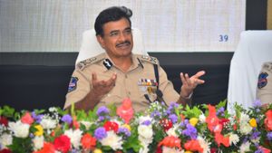 తెలంగాణా పోలీసులకు కొత్త సవాళ్లు, గతేడాది రూ.1700కోట్ల మోసం: డీజీపీ సీవీ ఆనంద్! 