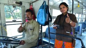 ప్రయాణీకులకు TGSRTC గుడ్ న్యూస్- ఇక సెల్ఫ్ టికెట్ విధానం, ఈ సర్వీసుల్లో..!!
