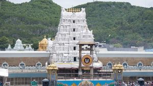 తిరుమలలో అరుదైన ఘట్టం: సేవల విషయంలో భక్తులకు గమనిక