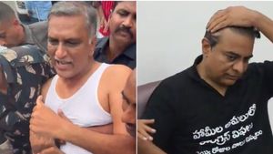 కేటీఆర్ తలకు గాయం- చిరిగిన హరీష్ షర్ట్: అసెంబ్లీ వద్ద రణరంగం: తెలంగాణవ్యాప్తంగా ఆందోళనలు
