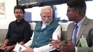ఇక చెన్నై వడపళని వరకూ మెట్రో రైల్: విజయ్ తో కలిసి ప్రారంభించిన ప్రధాని మోదీ: రైలు ప్రయాణం