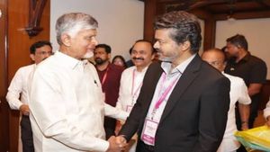  అమరావతికి తమిళనాడు సీఎం విజయ్- చంద్రబాబు, జగన్ తో భేటీ: కీలక చర్చలు..!!