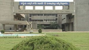 విశాఖ స్టీల్ ప్లాంట్: ప్రైవేటీకరణకు వ్యతిరేకంగా ప్రజా ఉద్యమానికి గంటా శ్రీనివాసరావు పిలుపు.. ఇంతకీ అక్కడ ఏం జరుగుతోంది?