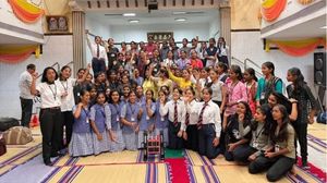 ఆజాదీశాట్: 750 మంది విద్యార్థినులు తయారు చేసిన శాటిలైట్