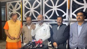 తెలంగాణ: బీజేపీ అధ్యక్షుడి కుమారుడిపై క్రిమినల్ కేసు- 'ఇది రాజకీయ ప్రతీకార చర్య' అని ఆరోపించిన బండి సంజయ్