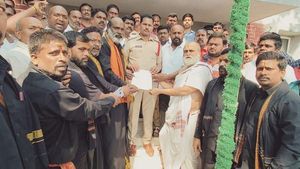 బైరి నరేశ్ మీద పోలీస్ జీపులో ఉండగానే దాడి... దీనిపై పోలీసులు బీబీసీతో ఏమన్నారు?