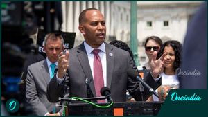 U.S BREAKING: Jeffries ACCUSES Republicans of Targeting Black Political Power in SCORE Act Clash