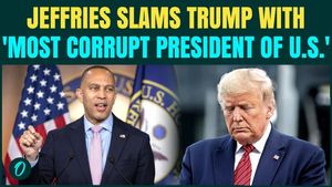 Hakeem Jeffries EXPOSES Trump's Corrupt Role In A Fiery Press Conference In House | VIDEO