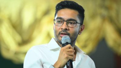 পদত্যাগ করার সাহস দেখান অমিত শাহ, ধর্মতলার ধরনা মঞ্চ থেকে বড় চ্যালেঞ্জ অভিষেকের