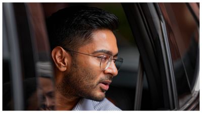 নওদায় তৃণমূলের সভাস্থলে বিশৃঙ্খলা, চেয়ার ছোড়াছুড়ি, অভিষেক আসার আগেই বিক্ষোভ