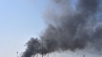 মধ্যপ্রাচ্যে যুদ্ধের আবহ! দুবাইয়ে মার্কিন দূতাবাসে ড্রোন হামলা ইরানের, বাড়ছে বিশ্ব বাণিজ্য সংকটের আশঙ্কা