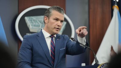 ইরানে সবচেয়ে বড় সামরিক হামলা হতে চলেছে! কী হুঁশিয়ারি দিলেন মার্কিন প্রতিরক্ষা সচিব