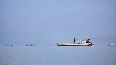 হরমুজ প্রণালী দিয়ে ভারতের তেল ট্যাঙ্কারগুলিকে আনতে 'সেফ প্যাসেজ' দিক ইরান, আলোচনায় বিদেশমন্ত্রক