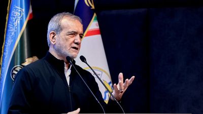 হামলার জন্য প্রতিবেশী দেশগুলির কাছে ক্ষমা চাইলেন ইরানের রাষ্ট্রপতি