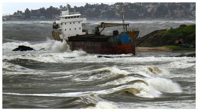 দেশজুড়ে সতর্কতা, ১৭ রাজ্যে প্রবল দাপট, ঘণ্টায় ৮০ কিমি বেগে হাওয়ার আশঙ্কা