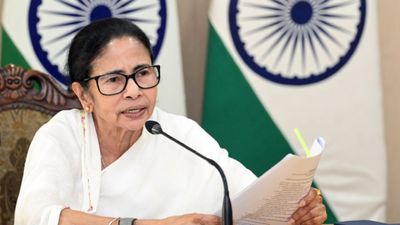 ভোট ঘোষণার আগেই মমতার মাস্টারস্ট্রোক, বকেয়া ডিএ মিটিয়ে দেবে রাজ্য