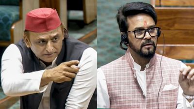 রাজ্যে আমলা ও পুলিশের শীর্ষ স্তরে বদল আনল কমিশন, তুঙ্গে রাজনৈতিক তরজা