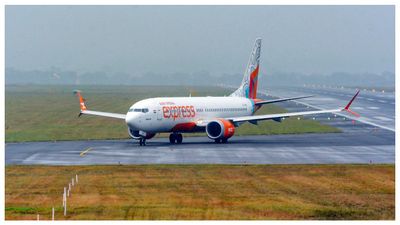 টানাপোড়েনের মাঝেই আকাশে আংশিক স্বস্তি, সীমিত উড়ান চালু দুবাই আবুধাবিতে, কলকাতায় বাতিল কিছু উড়ান