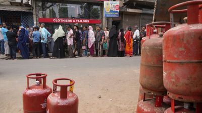 এলপিজির কালোবাজারি রুখতে কঠোর অভিযান শুরু কলকাতা পুলিশের, চলছে নজরদারি