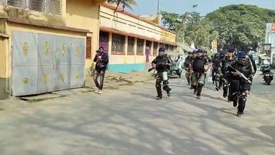 রামনবমীর মিছিল ঘিরে অশান্ত জঙ্গিপুর, পাথরবৃষ্টির সঙ্গে ব্যাপক ভাঙচুর