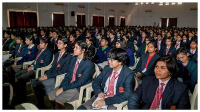 মার্চে ছুটির রেশে হাসি পড়ুয়াদের মুখে, টানা বন্ধ স্কুল, প্রকাশিত বার্ষিক ছুটির পূর্ণাঙ্গ তালিকা