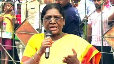 রাষ্ট্রপতির সফরে প্রোটোকল লঙ্ঘনের অভিযোগ, কেন্দ্রের কাছে বিস্তারিত নথি-সহ রিপোর্ট দিল রাজ্য