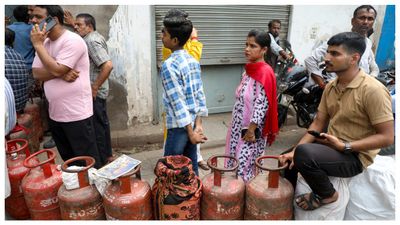 যুদ্ধের প্রভাবে জ্বালানি চাপ, রান্নার গ্যাস সরবরাহে সর্বোচ্চ অগ্রাধিকার কেন্দ্রের