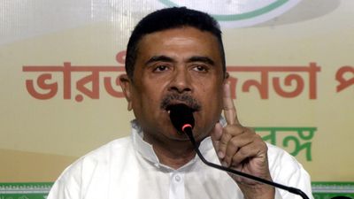 দোলের মঞ্চেই উত্তাপ! 'সেকুলারিজম নিপাত যাক', মন্তব্য ঘিরে রাজনৈতিক ঝড়, শুভেন্দুর বিরুদ্ধে আইনি পথে DYFI