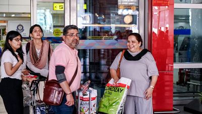 সঙ্কটে ঘেরা মধ্যপ্রাচ্য থেকে মার্চেই ৫২ হাজারের বেশি ভারতীয় দেশে ফিরেছেন, জানাল বিদেশমন্ত্রক