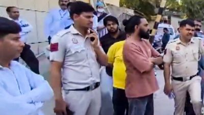 মর্মান্তিক! বন্ধ ঘর থেকে উদ্ধার দুই বোনের দেহ, অচৈতন্য অবস্থায় মা, ঘটনা কী? তদন্তে নেমে বড় সন্দেহ পুলিশের