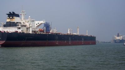 মাঝপথে গন্তব্য বদল! রাশিয়া থেকে আরও তেল ভারতে, বেজিংগামী রুশ জাহাজ পৌঁছে গেল মেঙ্গালুরু বন্দরে