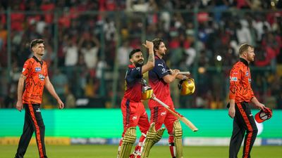 কোহলির ব্যাটে রয়্যাল চ্যালেঞ্জার্স বেঙ্গালুরুর দাপুটে শুরু, উড়ে গেল হায়দরাবাদ