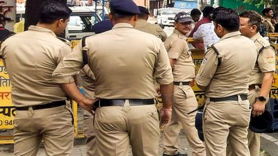 মর্মান্তিক! দিনেদুপুরে রক্তাক্ত কাণ্ড, গড়িয়ার পার্লারের ভিতরে প্রেমিকাকে কুপিয়ে খুন করে আত্মঘাতী যুবক