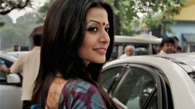 রাজনীতির মঞ্চে কোয়েল মল্লিক! 'মানুষের জন্য কাজ করার সুযোগ পেলে...', মনোনয়ন জমা দেওয়ার আগে কী বললেন তিনি?