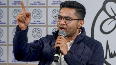 রামনবমীতে রণক্ষেত্র জঙ্গিপুর! ইটবৃষ্টিতে জখম একাধিক, ভিডিও শেয়ার করে 'পরিবর্তন' নিয়ে তোপ অভিষেকের, কী বললেন?