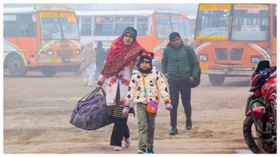 মার্চে শীতের ছোঁয়া! কুয়াশায় ঢাকল দিল্লি, তাপমাত্রার অস্বাভাবিক পতন