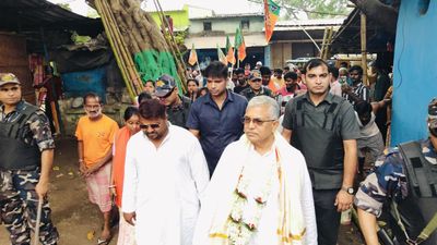 'শান্তিপূর্ণ ভোট হচ্ছে, পরিবর্তন হবেই', ভোট দিয়ে বেরিয়ে আত্মবিশ্বাসী দিলীপ ঘোষ