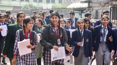 সিবিএসই দশম শ্রেণির ফলপ্রকাশ, ছেলেদের ছাপিয়ে গেল মেয়েরা, ৫৫ হাজার পড়ুয়া পেল ৯৫%-র বেশি