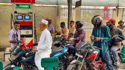 জ্বালানি সংকট! বাংলাদেশে অফিস ও দোকানের সময় কমানোর পাশাপাশি বিয়ের আলোকসজ্জাতেও বিধিনিষেধ