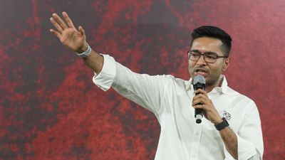 অনুপ্রবেশকারী ইস্যুতে শাহকে পাল্টা দিলেন অভিষেক, শেখ হাসিনার প্রসঙ্গ তুলে করলেন আক্রমণ