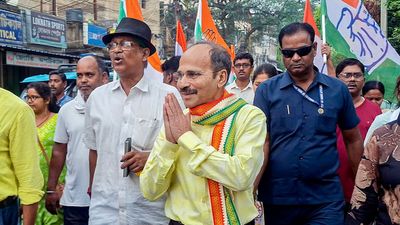 অধীর চৌধুরীর প্রচারে উত্তেজনা বহরমপুরে, কংগ্রেস-তৃণমূল কর্মীদের মধ্যে সংঘর্ষ