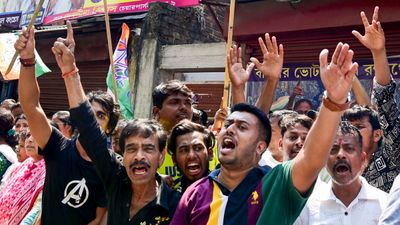 ভবানীপুরে অশান্তির জেরে চার পুলিশ আধিকারিককে সাসপেন্ড নির্বাচন কমিশনের