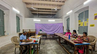 অসম, কেরল, পণ্ডিচেরিতে কঠোর নিরাপত্তায় ভোটগ্রহণের বন্দোবস্ত, আর কয়েকটি রাজ্যে রয়েছে উপনির্বাচনও