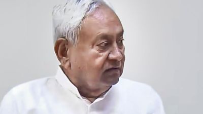 বিহারের মুখ্যমন্ত্রী পদ থেকে নীতীশ কুমারের ইস্তফা, এক যুগের অবসান