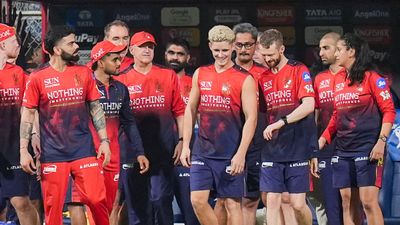 ওয়াংখেড়েতে মুম্বইকে ১৮ রানে হারিয়ে দাপুটে জয় বেঙ্গালুরুর